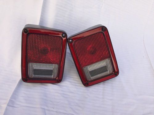Pair of jeep wrangler jk factory tail lights (2007-2016) - 1 x right, 1 x left