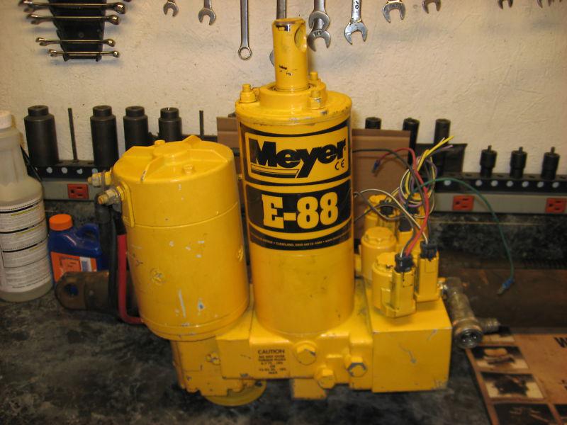 New meyer/diamond xpress e-88 snow plow pump #15995 meyers e-68