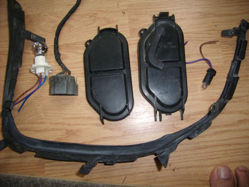 2000 2001 2002  cadillac deville headlight parts plug