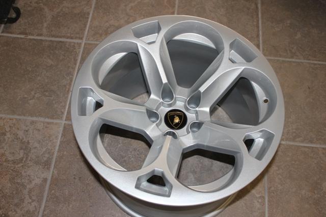 Lamborghini murcielago hercules rear wheel includes center cap all oem perfect !