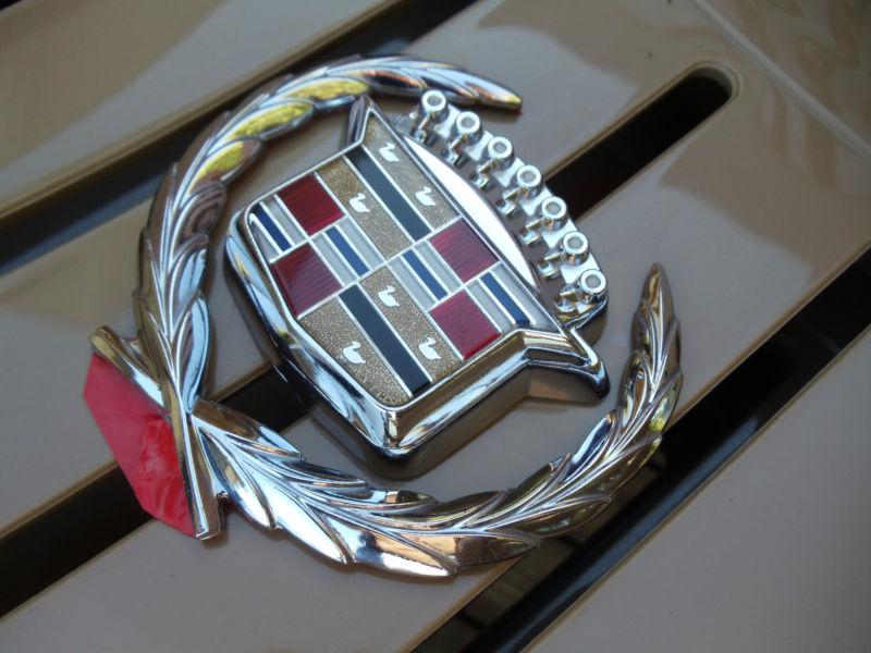 Cadillac "as nos" 79-92 fleetwood deville lock cover & laurel wreath emblem   