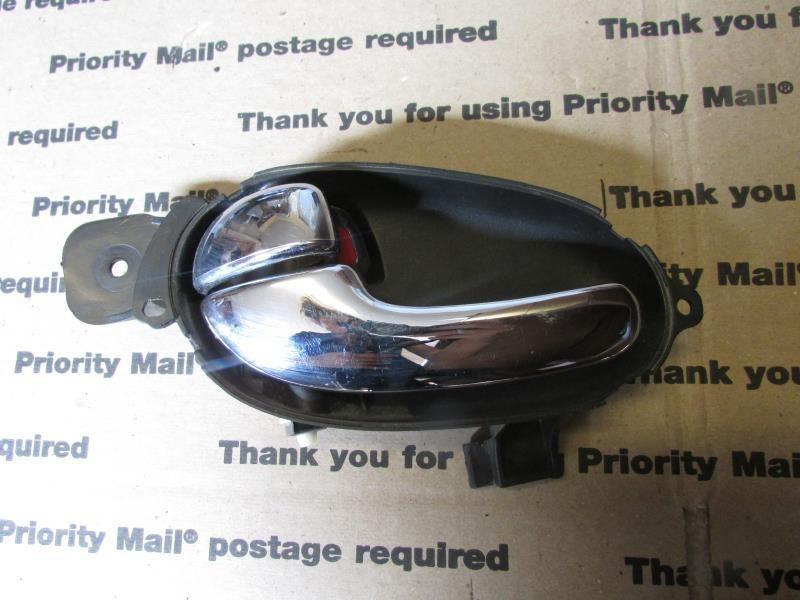 05 trailblazer ext front driver left  interior chrome door handle  19966