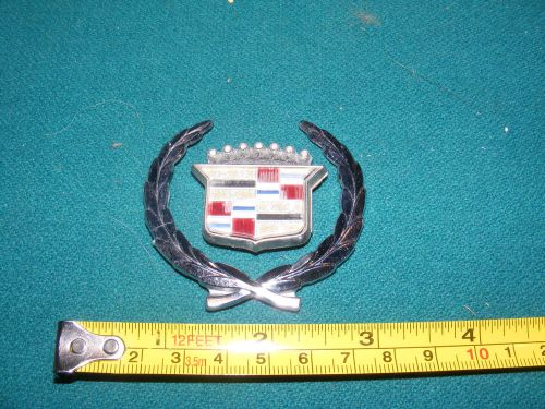 Cadillac emblem badge with silver leaves (small)