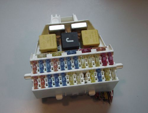 Volvo 960 1995 fuse,relay &amp; circuit breaker pack. 9128381 on case.