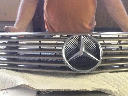 Mercedes -benz sl: r129 oem grill & 3 point star/hood radiator grill