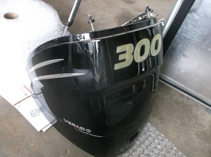 Mercury verado 300 hp black and chrome splash outboard cowling