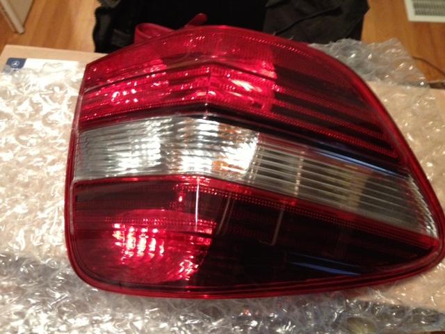 Mercedes benz 2011 tail light tail lamp oem a 164 906 07 00