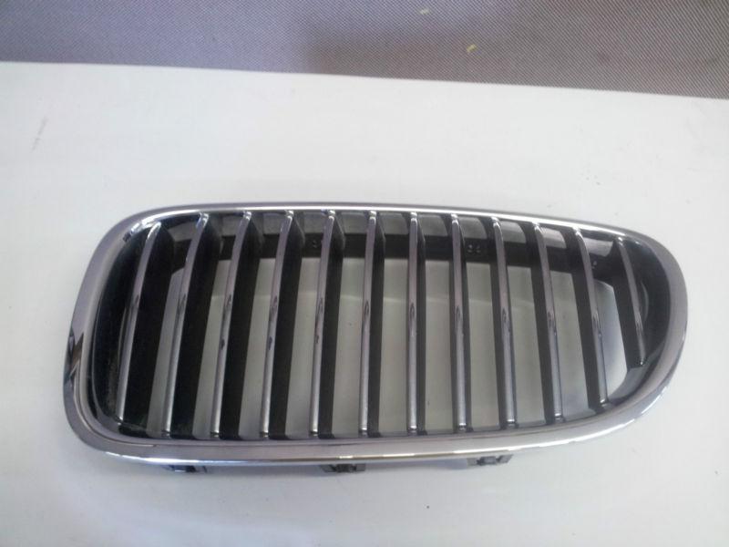 2009-2012 bmw 5 series driver side kidney grille 51137200727