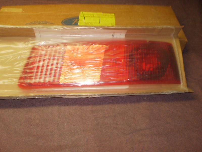 Ford 86,88 taurus tail lamp lens rh orig. ford nos
