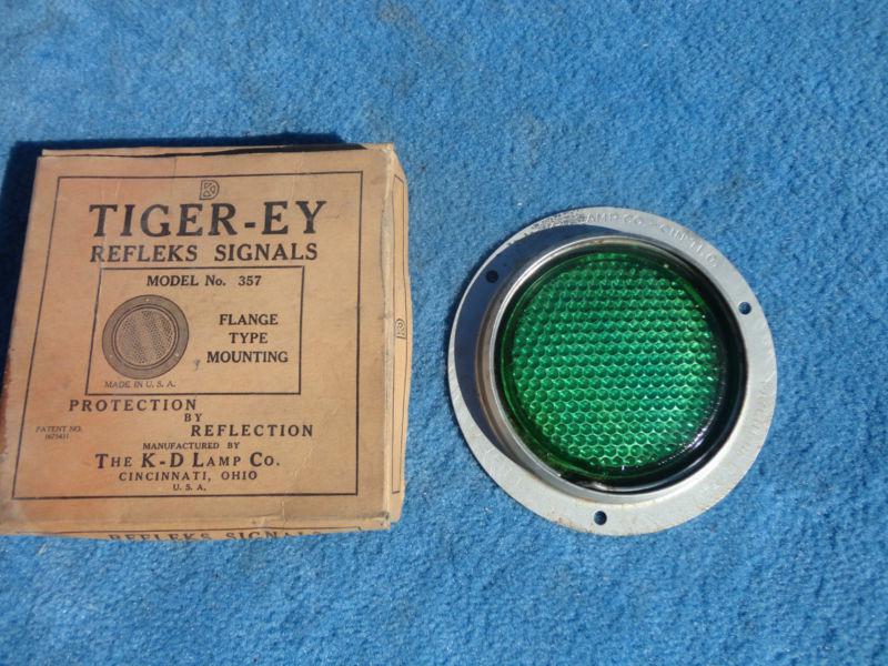 Vintage kd tiger ey # 357 nos 4" honey comb green glass reflector very cool