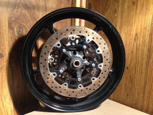 Yamaha r6 front rim perfect condition. with rotors