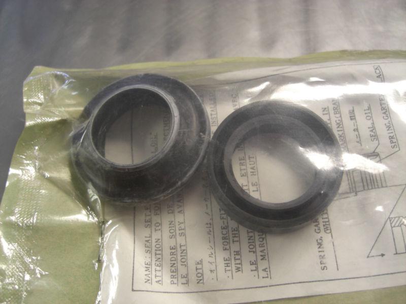 Honda fork seal part # 51490-gn1-013 brand new! free shipping!! bx60-35