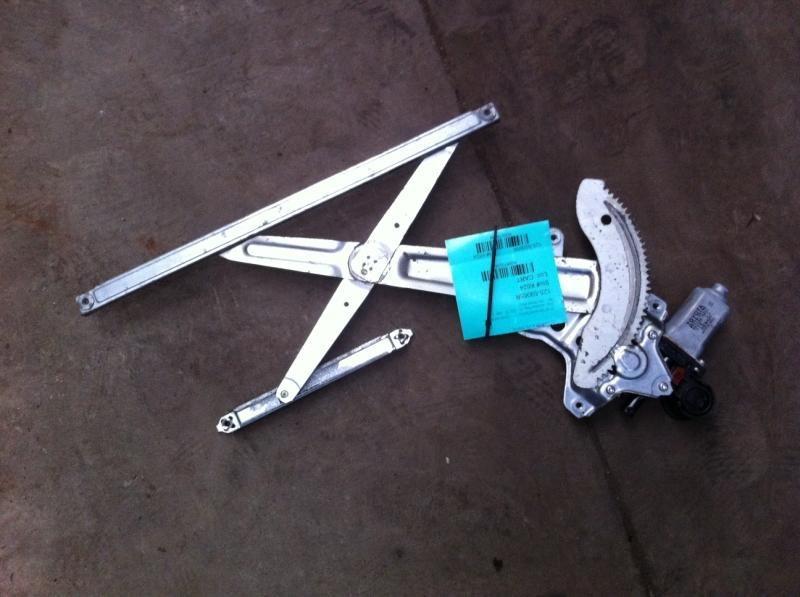 04 05 06 scion xb right/driver front window regulator and motor 670234