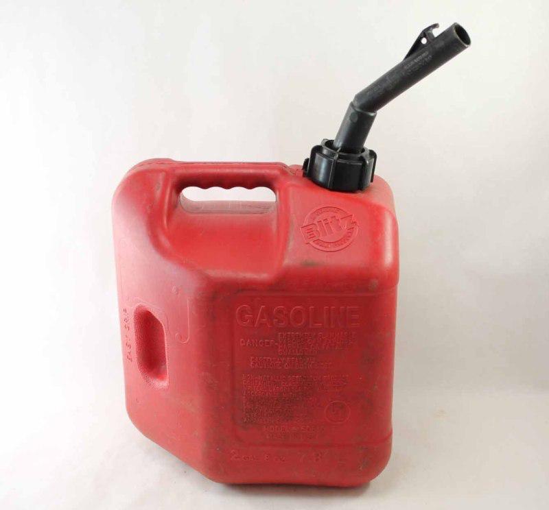 Blitz 2 gallon 8 oz 7.81 l model 50810 gas can w/ no safety nozzle