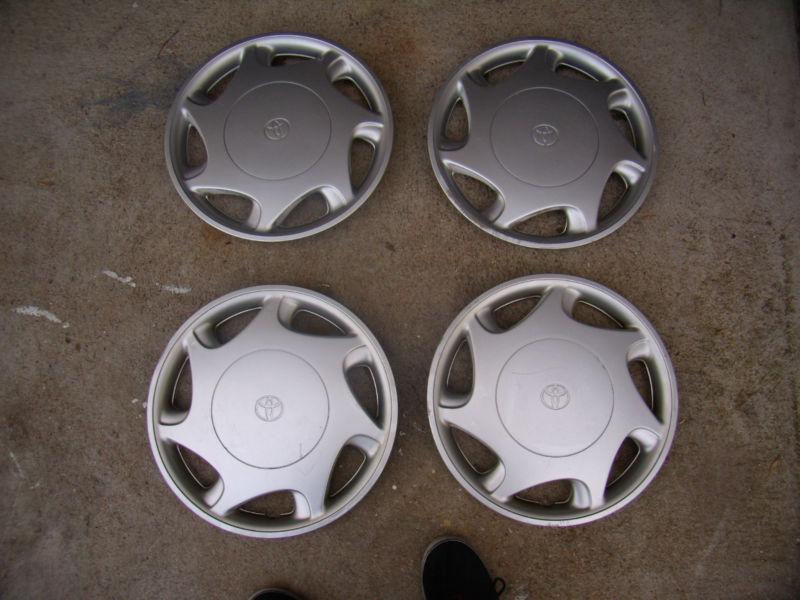 Set of 4 97 - 2000 toyota camry factory hubcaps wheel covers 14" 4 cyl used