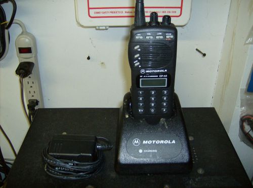 Motorola gp-68 uhf  walkie talkie//racing radio