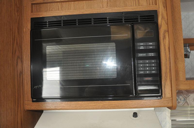 Used rv microwave oven magic chef black front with trim kit model kcrm593
