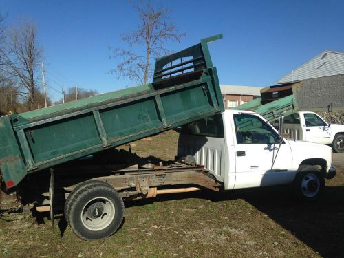 1 ton chevrolet dumptruck 3500 year 2000, 118,000 miles, in very good conditions