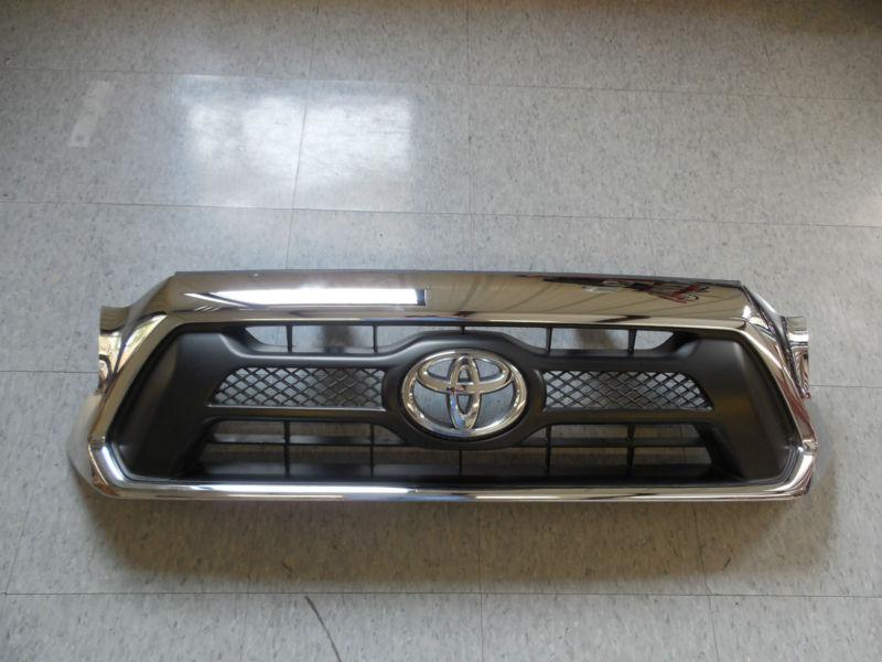 2012 toyota tacoma grille chrome with emblem nice!