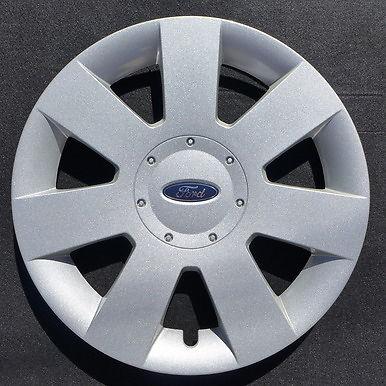 Factory ford hubcap, fits on fusion years 2006 - 2009 car.