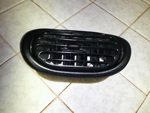 95-00 dodge stratus,chrysler cirrus,plymouth breeze outer ac air vent right oem