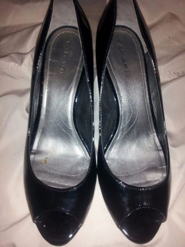 Sz-9 m= 2 3/4 in- heel-tahari-marie-women-open-toe-patent-leather-black-shoes