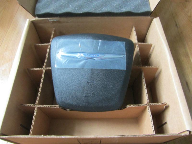 2011,2012,2013 chrysler town and country lh drivers side airbag 