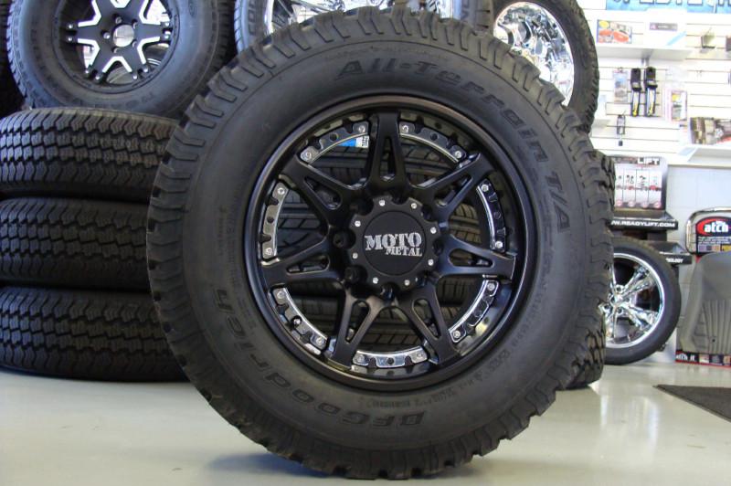 18" moto metal 961 black 285/65-18 bfg at ko tires 33"
