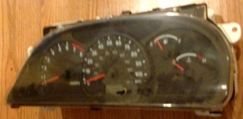 Speedometer suzuki grand vitara 1999. gauge cluster.