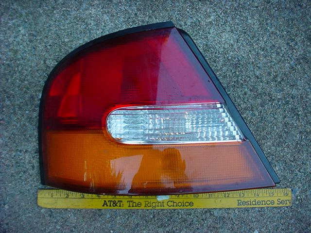 98 99 nissan altima left taillight assembly