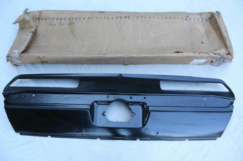 Vintage rare 1969 camaro nos rear tail panel gm #8716470 w/box