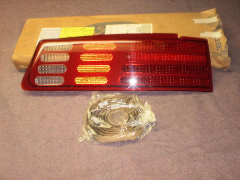 Ford 89,91 taurus tail lamp lens rh orig. ford nos