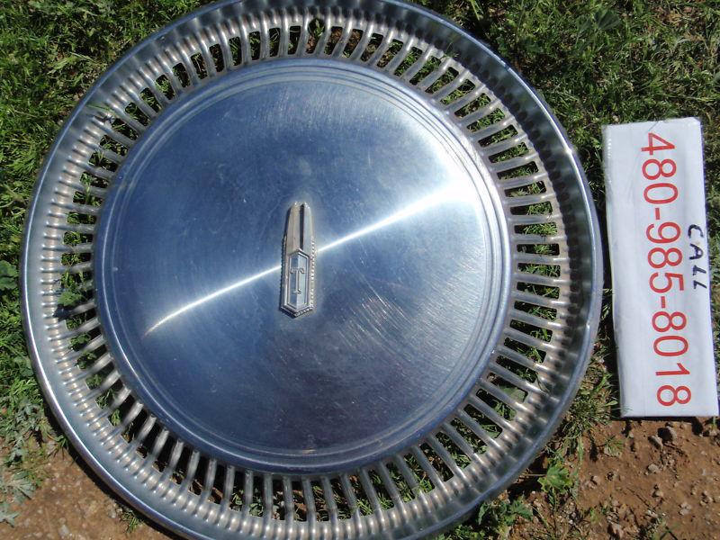 75 76 77 78 oldsmobile toronado hubcap wheel cover 15" used 552694 oem 4050 cap