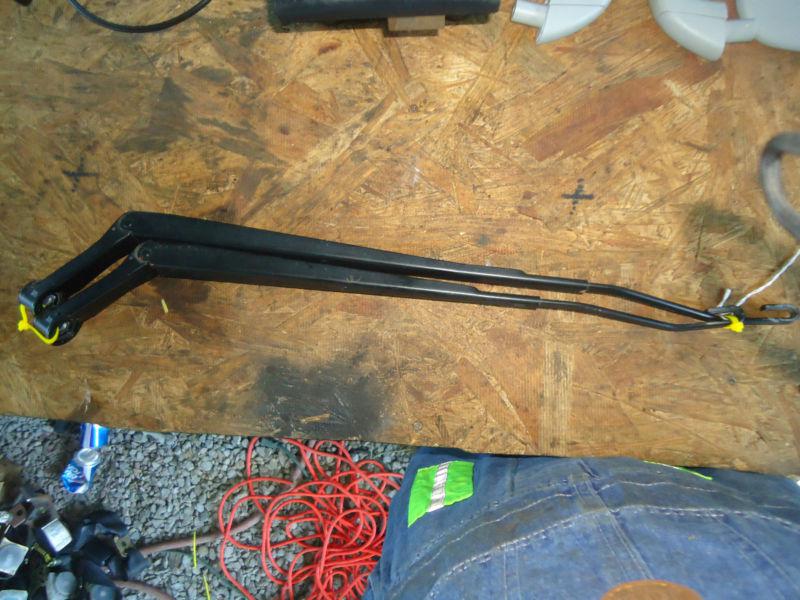 Both front windshield wiper arms toyota corolla & other models 2000-2005 14052