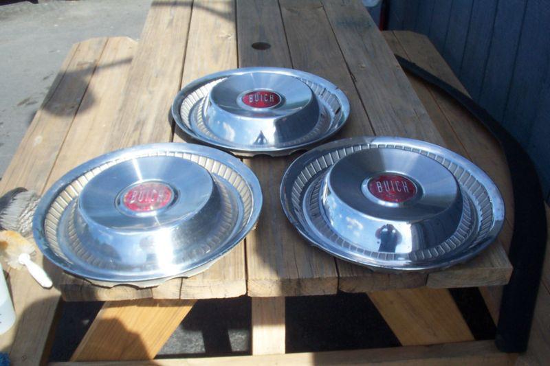 Buick 1955/56 ( 3 ) used hubcaps