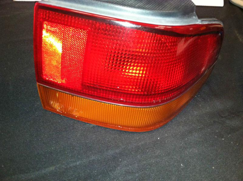 1992-1996 92 93 94 95 96 toyota camry sw station wagon outer tail light right 