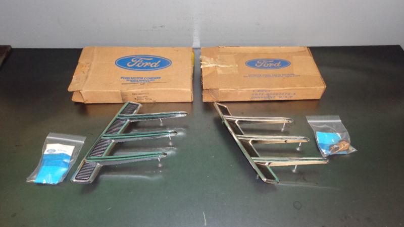 New nos oem 1966 ford mustang quarter panel ornament set c6zz-65290a76-a 