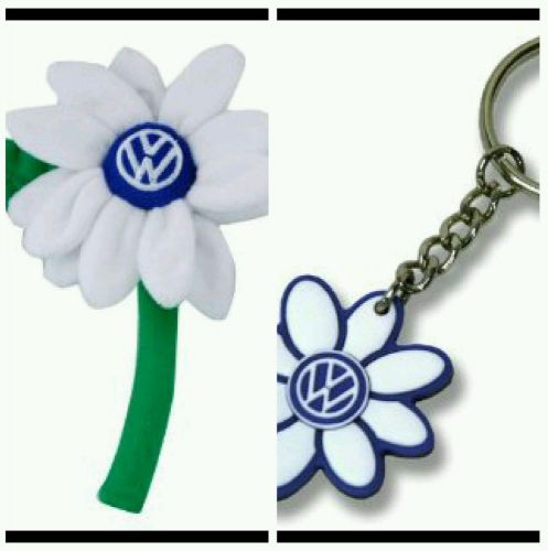 Vw new beetle 1- white logo daisy flower &amp; 1 small white logo key chain new!