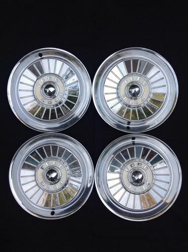Vintage ford hubcaps (4)
