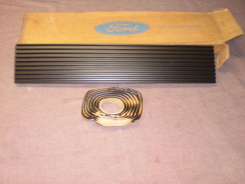 Topaz 86,87 panel above tail lamp rh orig. ford nos