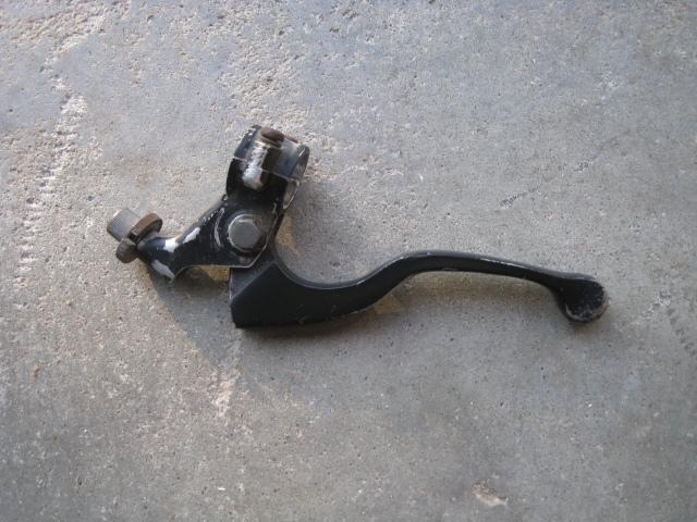 1983 yamaha yz80 - left handle bar perch and lever