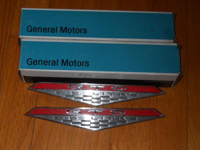 A nos pair of 1964-1967 pontiac gto fender emblems 