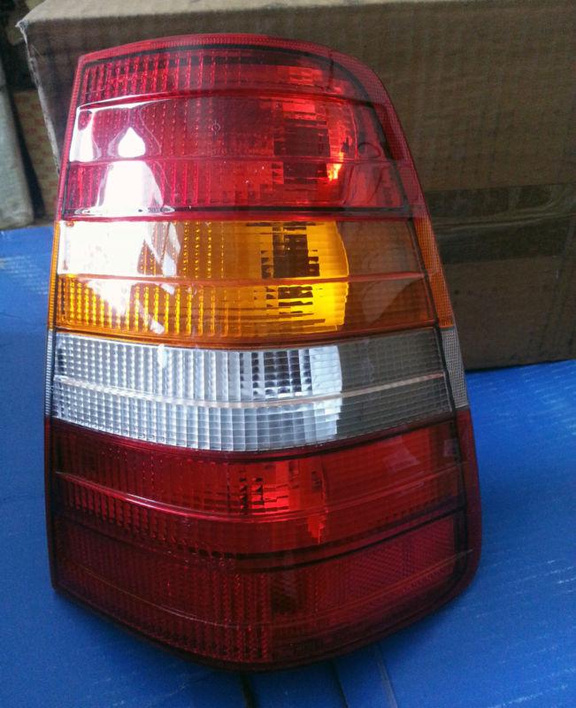 Mercedes benz w124 tail light taillight oem nos 300td 300te 200t 250td touring t