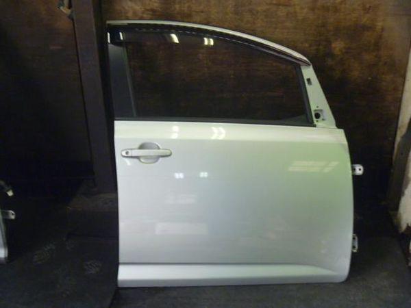 Toyota ractis 2005 front right door assembly [8113100]