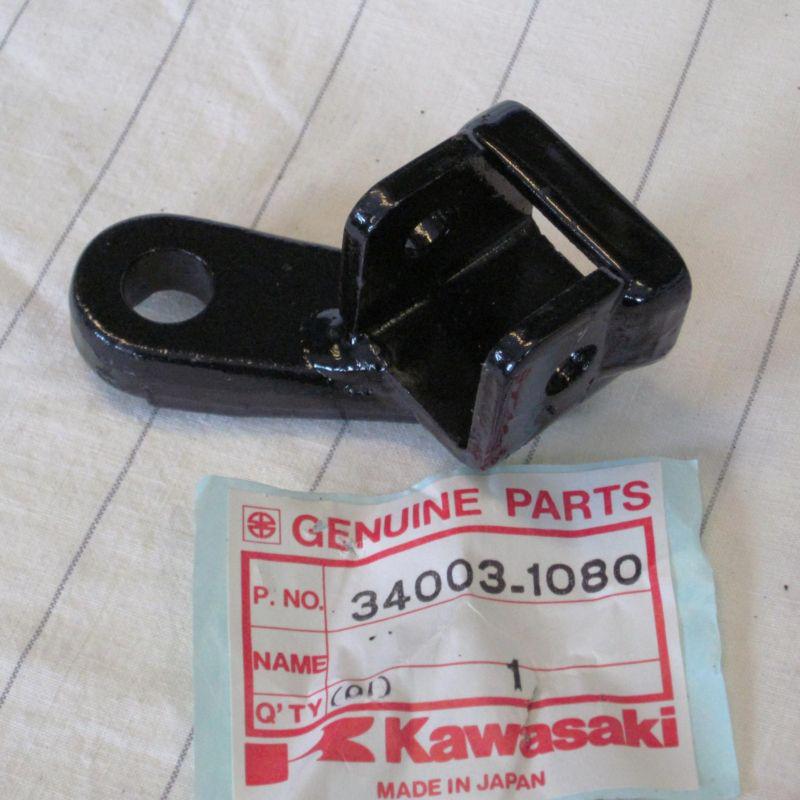 Kawasaki z 250 a1 a2 a3 a4 1979-1982 lh footrest bracket holder 34003-1080 nos
