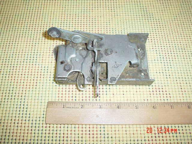 Amc hornet 1970 nos right rear door lock assembly