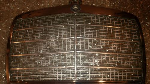 Mercedes benz w111 280se 3.5 coupe, convertible v8 low grill.....rare grille