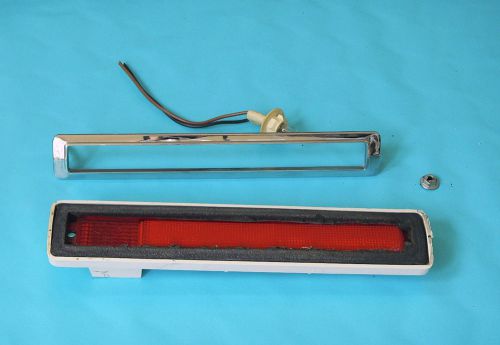1972-76 lincoln continental mark iv rear marker lamp with chrome bezel - rh