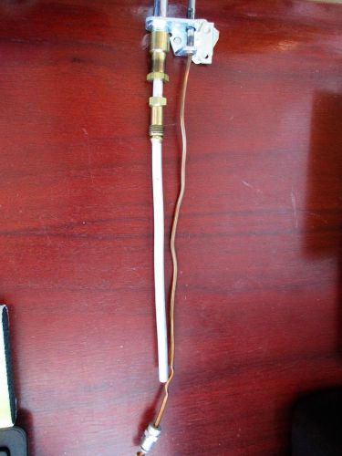 Pilot burner &amp; thermocouple assembly for suburban pilot water heaters
