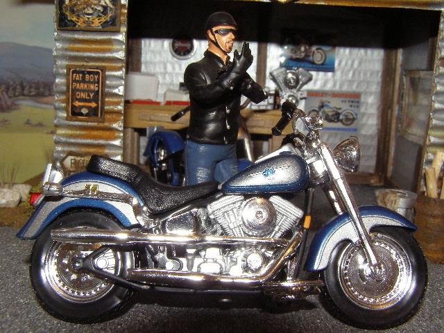 Harley '98 fat boy - blue & silver - 1:18 - series 26